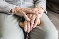 стари хора с ортопедични проблеми - 78077 комбинации